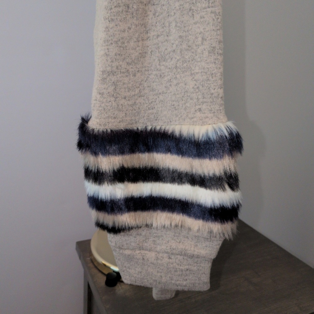 Plus Size NowNForever Tunic Top Women 1X Gray Faux Fur Striped Cuff Long Sleeve - Picture 4 of 8